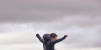 UN LOCO ATRAPADO EN LA MONTAÑA