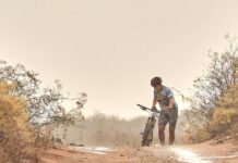 LOS CICLISTAS SE ENFRENTARON A UNA FUERTE TORMENTA EN PLENA CARRERA